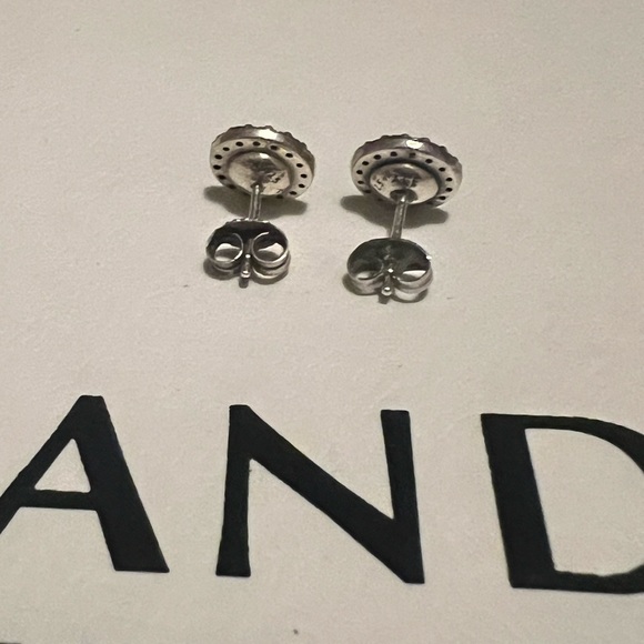 PANDORA Earring Studs “Brilliant Legacy” - Picture 5 of 10